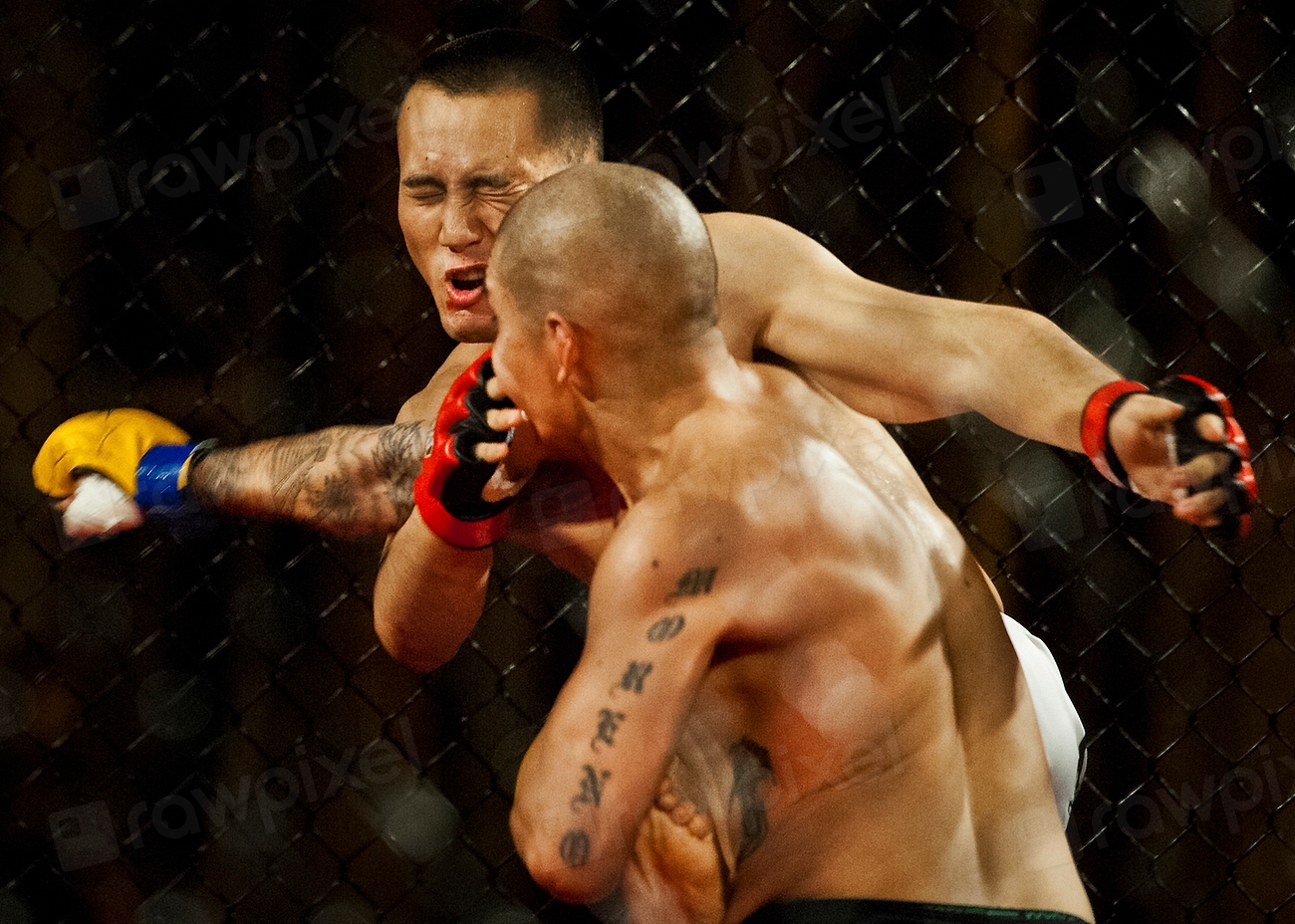 Isaac Moreno punches Henry Liu